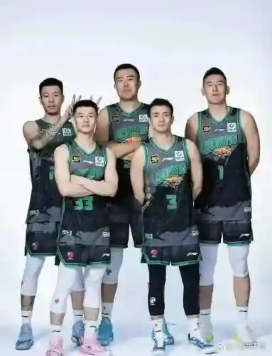 辽篮全华班内线阵容搭配