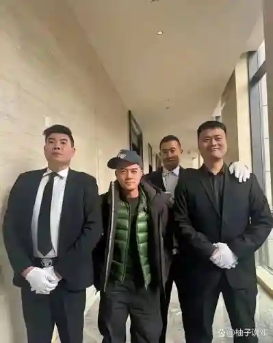 明显保镖阵容_1